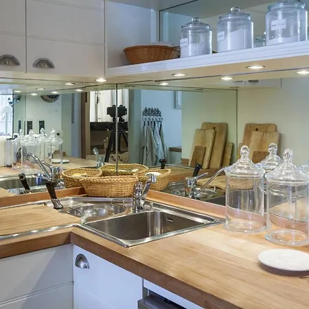 Above The Sea Apartment *