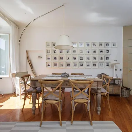 Above The Sea Apartment